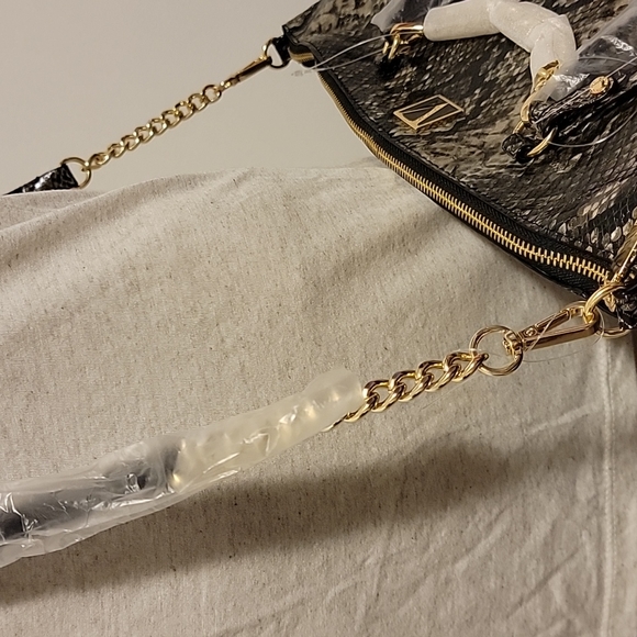 NWT Victoria's Secret Hand Bag 👜  Snake 🐍 pattern! Gold details! - Picture 8 of 15